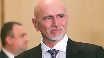 Министър Николай Събев: Слави Трифонов е политическа кукла, не взема решения сам