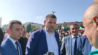 Делян Пеевски се появи на протеста