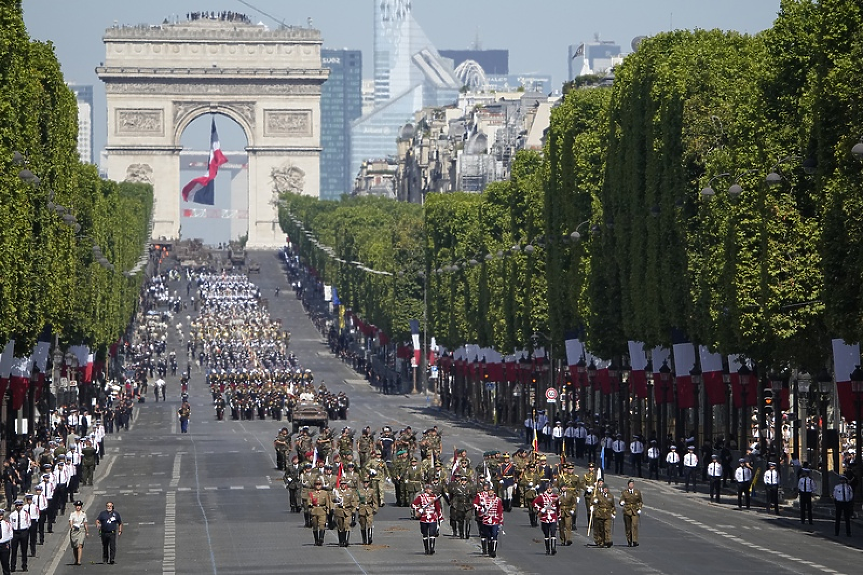 Българските гвардейци начело на парада в Париж за 14 юли (СНИМКИ)