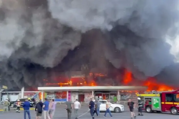 Русия удари търговски център: 