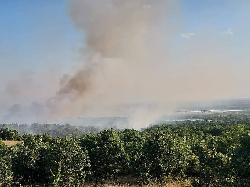 Седем постройки са изгорели при пожар в бургаското село Изворище
