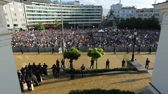 Хиляди излязоха в подкрепа на сваленото правителство (СНИМКИ + ВИДЕО)