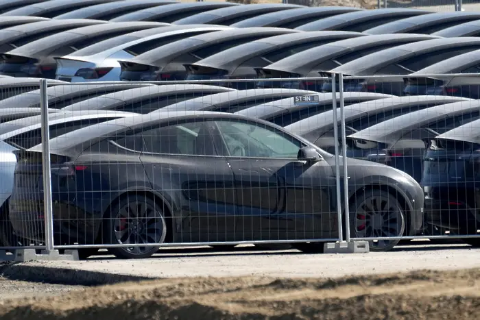 Мъск губи милиарди от заводите на Tesla в Берлин и Тексас