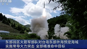 Китай изстреля ракети около Тайван