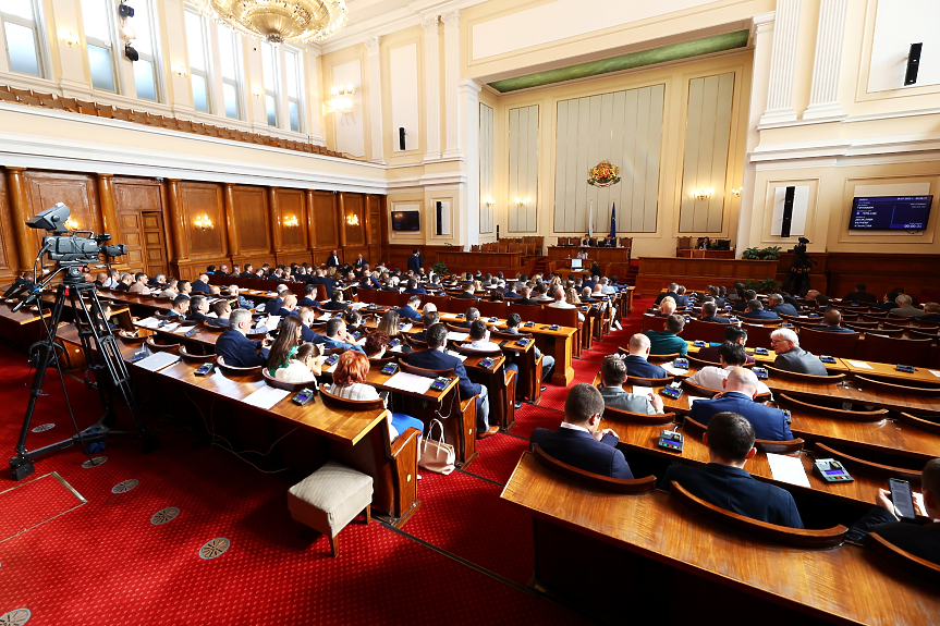 Последният ден на парламента: единодушие, добро настроение и програмни речи