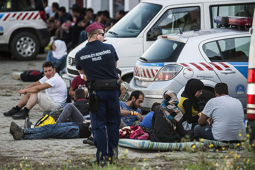  Най-малко 4-ма загинали при катастрофа на български бус с мигранти в Унгария