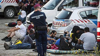  Най-малко 4-ма загинали при катастрофа на български бус с мигранти в Унгария