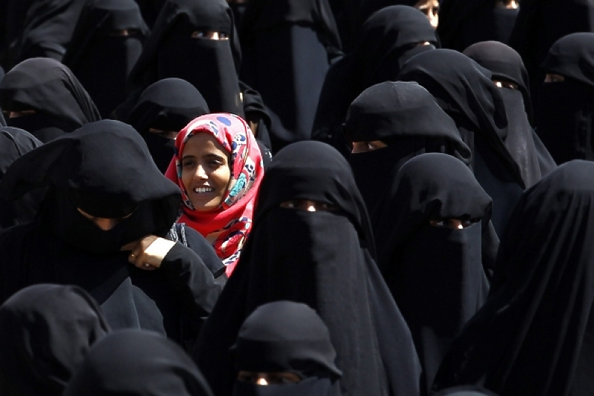 Иран ще ползва лицево разпознаване, за да налага хиджаба
