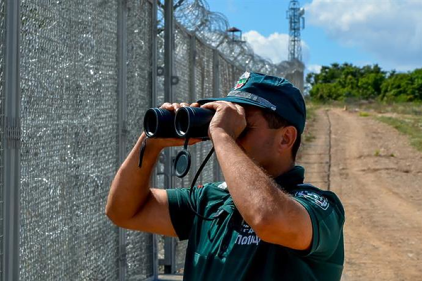 Вътрешният и отбранителният министър проверяват границата с Турция