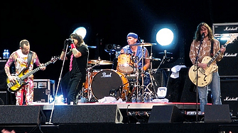 Red Hot Chili Peppers - с първи сингъл от втория си албум за годината (ВИДЕО)