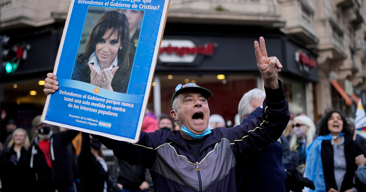 Вицепрезидентката на Аржентина избегна на косъм смъртта, след като пистолетът на въоръжен