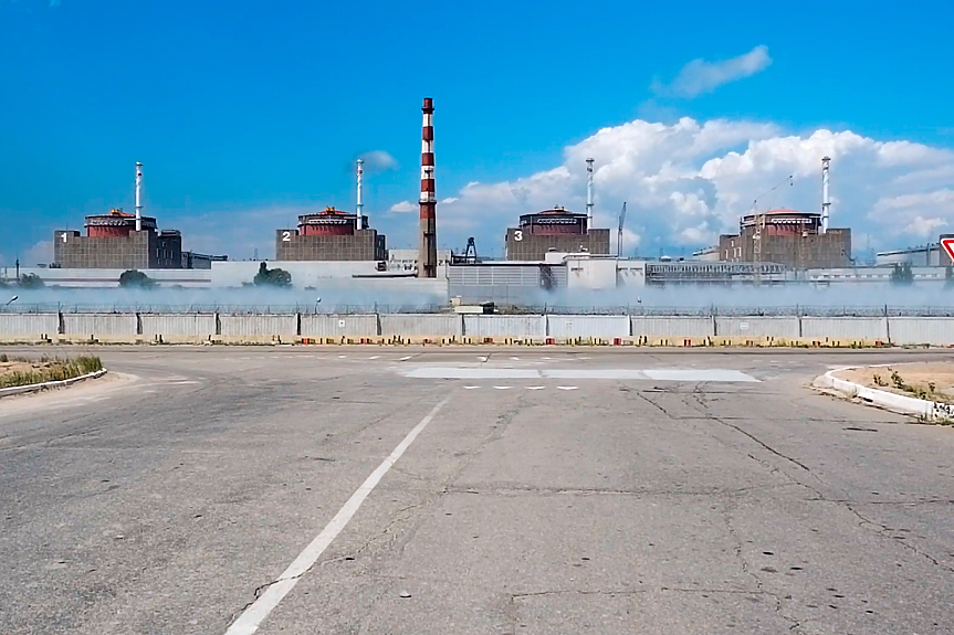 Енергоатом: Един от двата реактора на Запорожката АЕЦ бе изключен заради руски обстрел