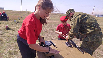 Путинюгенд - как руснаците обработват украинските деца