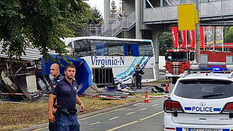 Двама полицаи загинаха при инцидент след преследване на автобус с мигранти