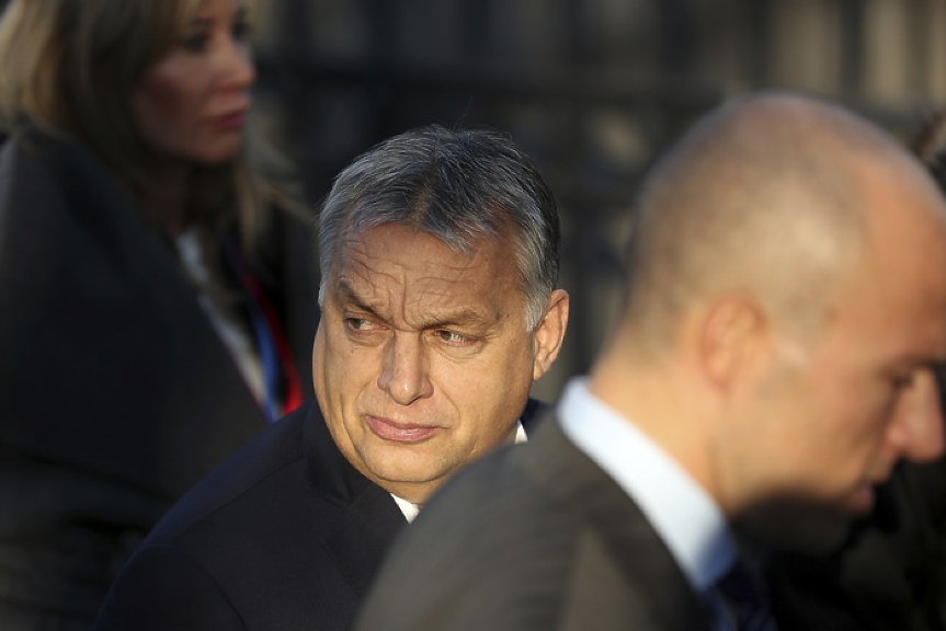 Орбан настоява за отмяна на санкциите срещу Русия, Макрон: Да не се огъваме пред шантажа