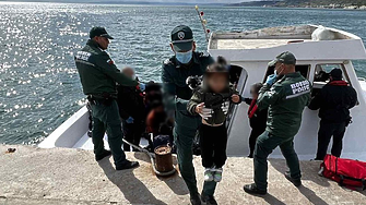 Заловиха 38 мигранти край Шабла, сред тях 8 деца и бебе