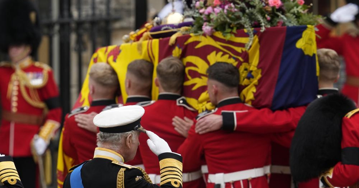 Британия и светът си взимат последно сбогом с Елизабет II.