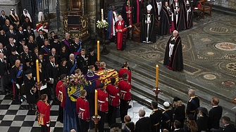 Британия и светът си взимат последно сбогом с Елизабет II  Започна държавното