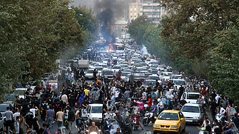 Раиси нарече протестите в Иран "бунт". Закани се да ги смаже