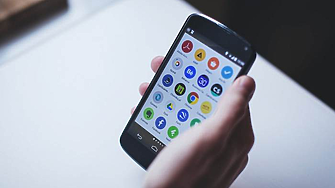 Хората свалят по-малко приложения от AppStore и Google Play Store