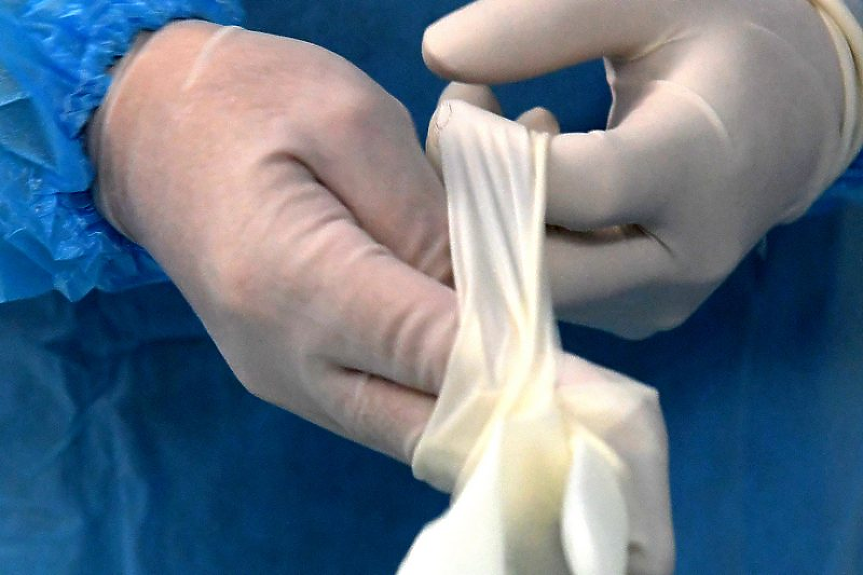 Мадридски лекари направиха уникална трансплантация на черва на дете на 13 месеца 