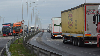 Русия забранява движението на камиони от неприятелски страни