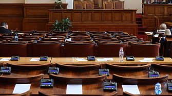 ДЕНЯТ В НЯКОЛКО РЕДА: Седем скарани партии в парламента, задават се нови избори