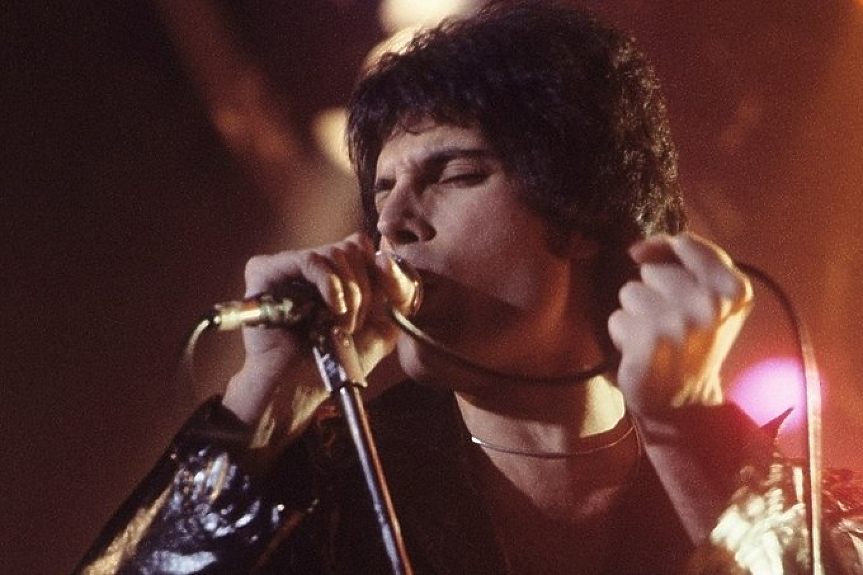 Забравена песен на Queen... 34 години по-късно Фреди е толкова Фреди!