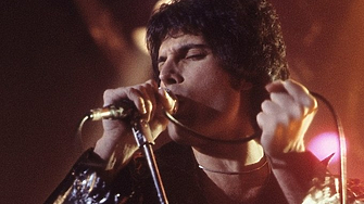 Забравена песен на Queen... 34 години по-късно Фреди е толкова Фреди!