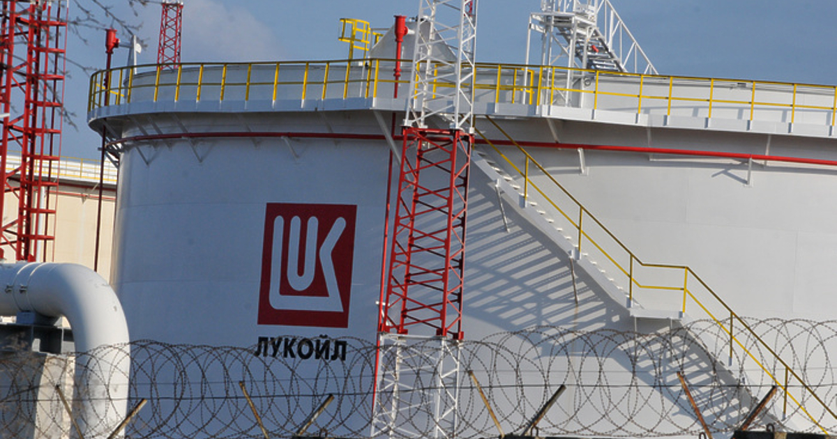 Кабинетът гласува дерогация за санкциите по руския петрол