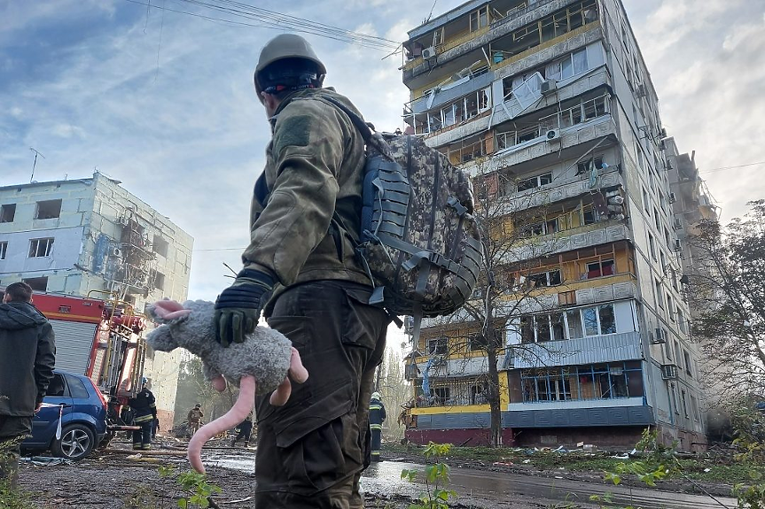 17 убити и 40 ранени цивилни след нощен обстрел в Запорожие