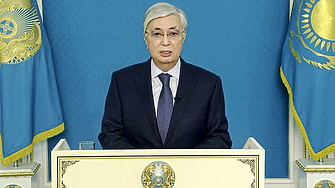 Президентът на Казахстан се опъва на Путин в Санкт Петербург