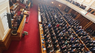 Предизвестено фрагментираният парламент изпадна в невъзможност да си избере председател
