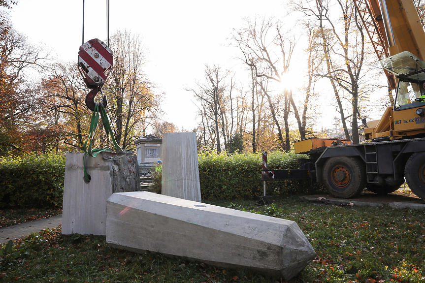 Полша премахва четири паметника на Червената армия