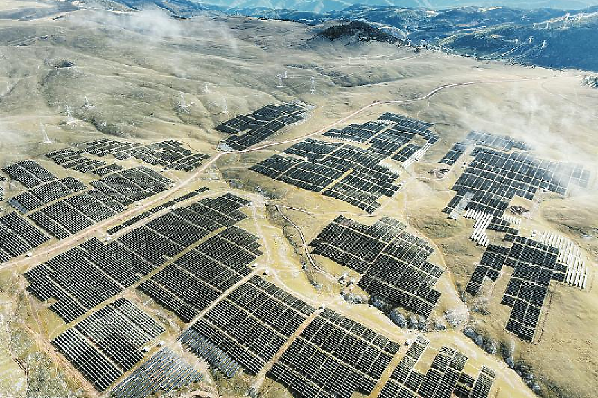 В Китай се строи 600 MW слънчева централа на над 4000 метра височина