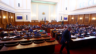 Още незапочнал работа: парламентът задръстен със закони