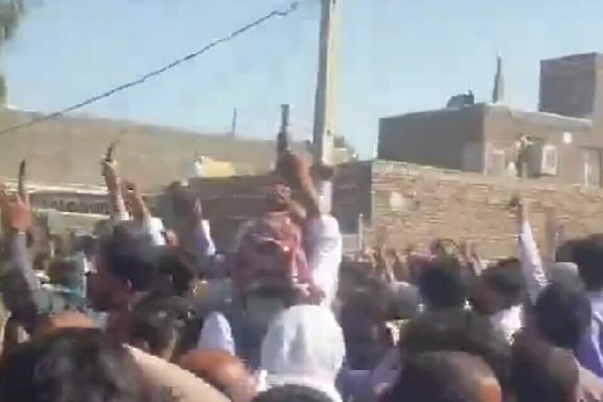 Протести пламнаха в югоизточен Иран. 