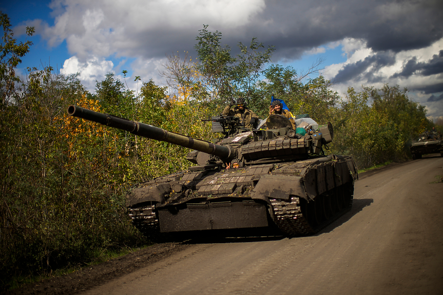 Украински кмет предложи на руснаците цени за танк и бронетранспортьор (ВИДЕО)