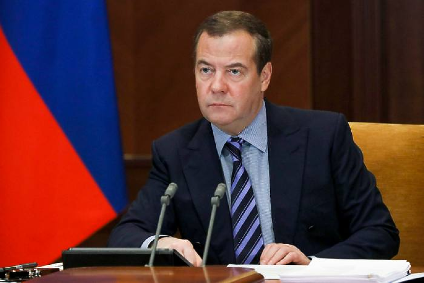 Медведев: Няма смисъл да преговаряме, ако Зеленски не признае разпада на Украйна