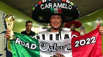 Мексиканският футболен запалянко Ектор Чавес по познат и като Карамело както