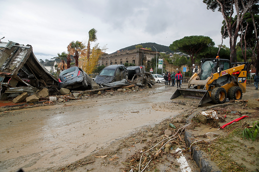 Четирима загинали и 8 в неизвестност след свлачища в Италия. Сред издирваните - двама българи