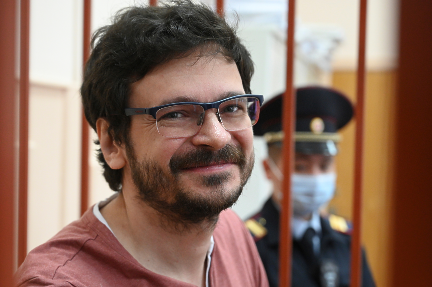 Осъдиха руски опозиционер на 8 години и половина затвор за разпространение на 