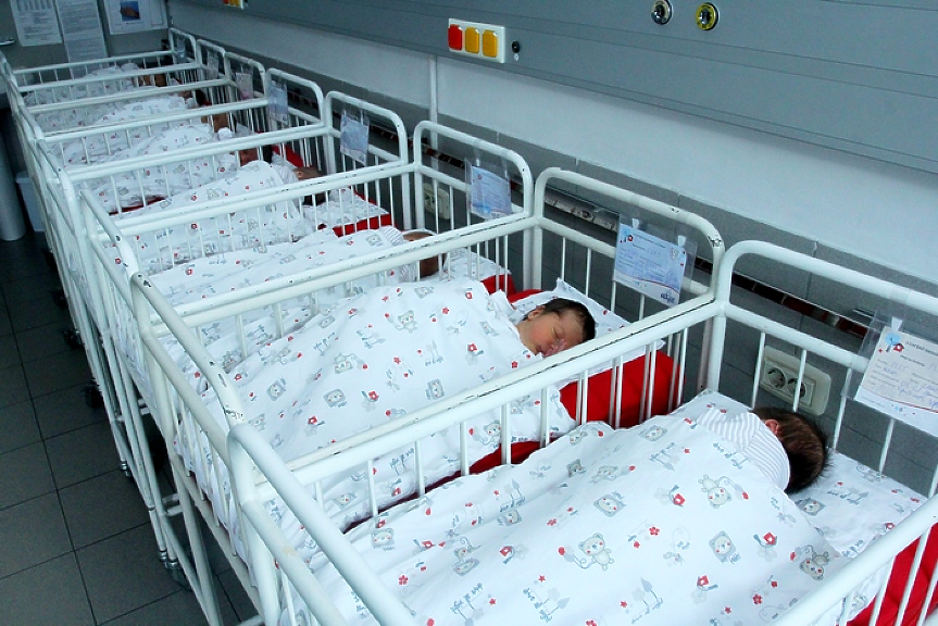 Столична болница е разменила две бебета