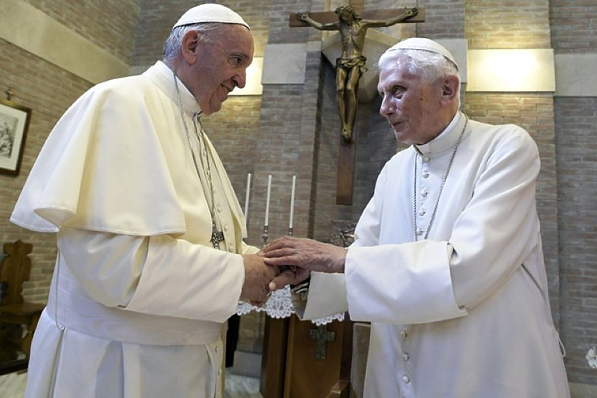 Папа Франциск призова вярващите да се молят за Бенедикт