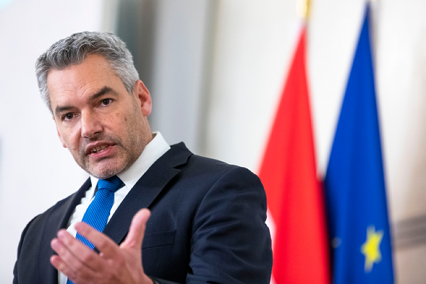Австрия с искания към ЕС за миграцията. Едно от тях - парѝ за българската ограда