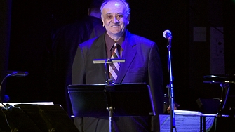 Американският композитор Анджело Бадаламенти известен с музиката към сериала Туин