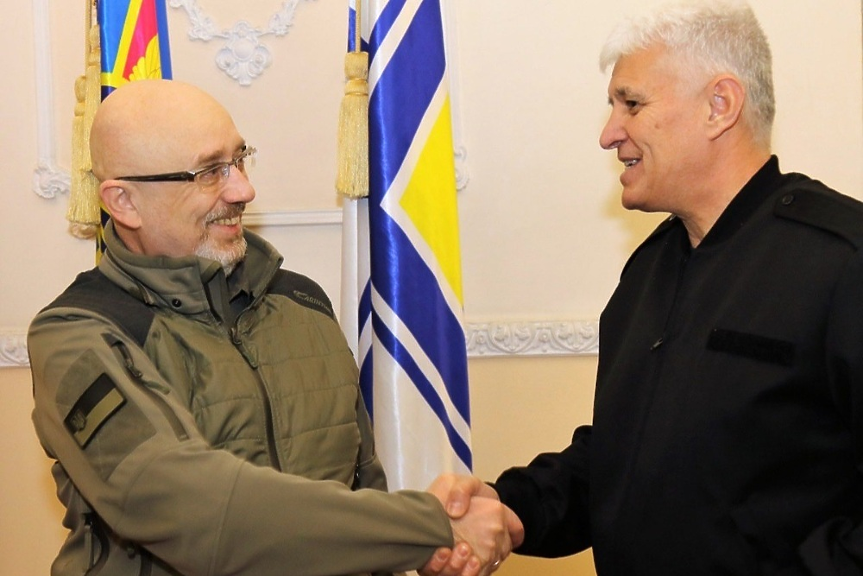 Военният министър е на посещение в Украйна