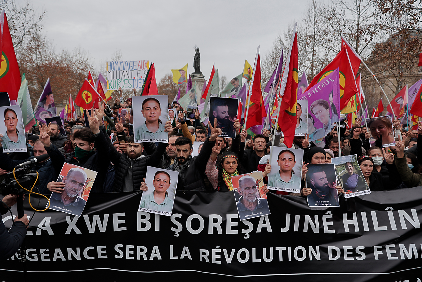 Стотици кюрди протестират в Париж