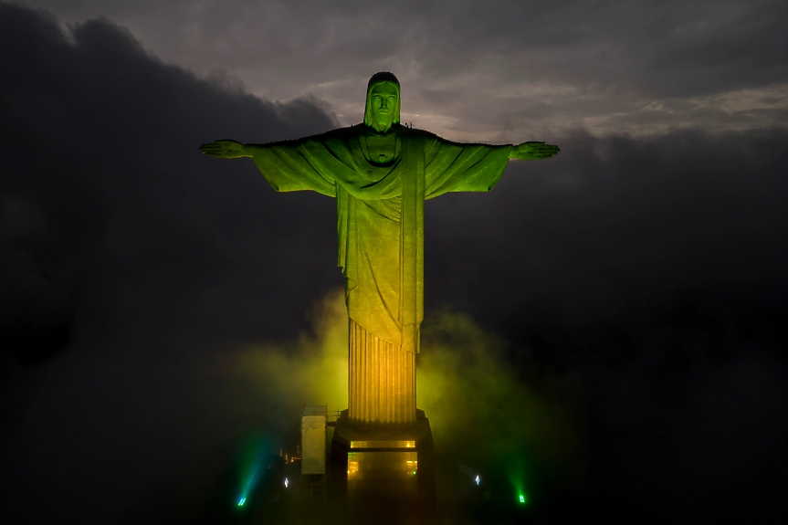 Статуята на Исус в Рио грейна в памет на Пеле