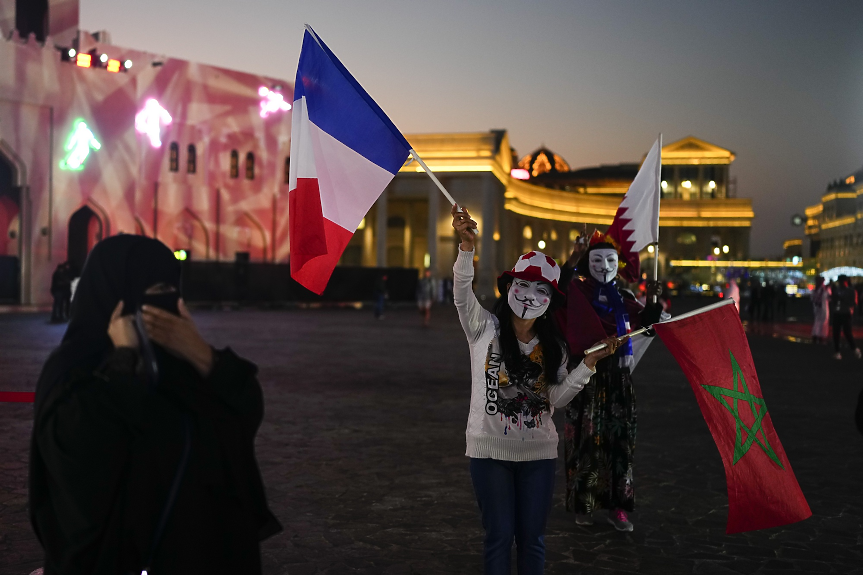 Хората с двойна идентичност във Франция - раздвоени за кого да викат